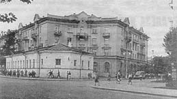 Проспект Карла Маркса. 1950-е г.г. На переднем плане - здание бланочной типографии.